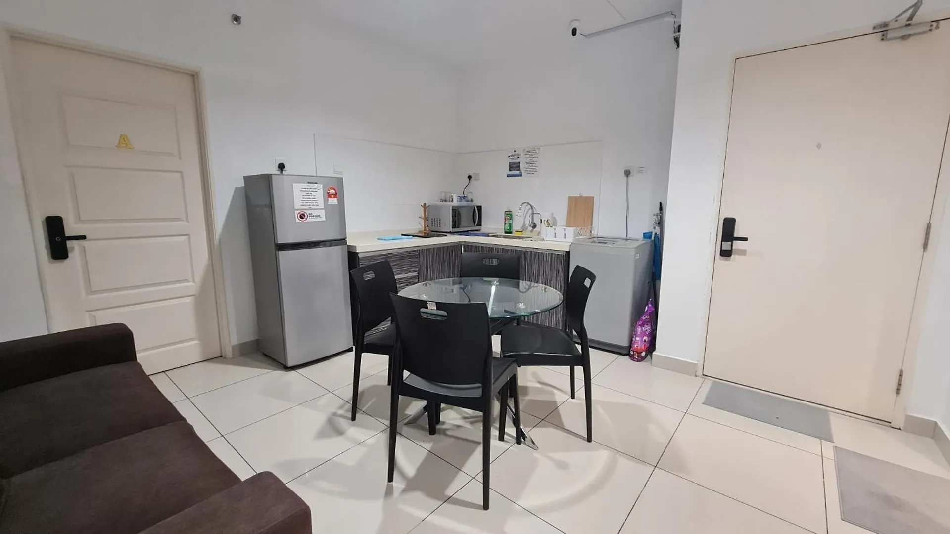 Rooms At Mansion One, Shared Apartment Only George Town