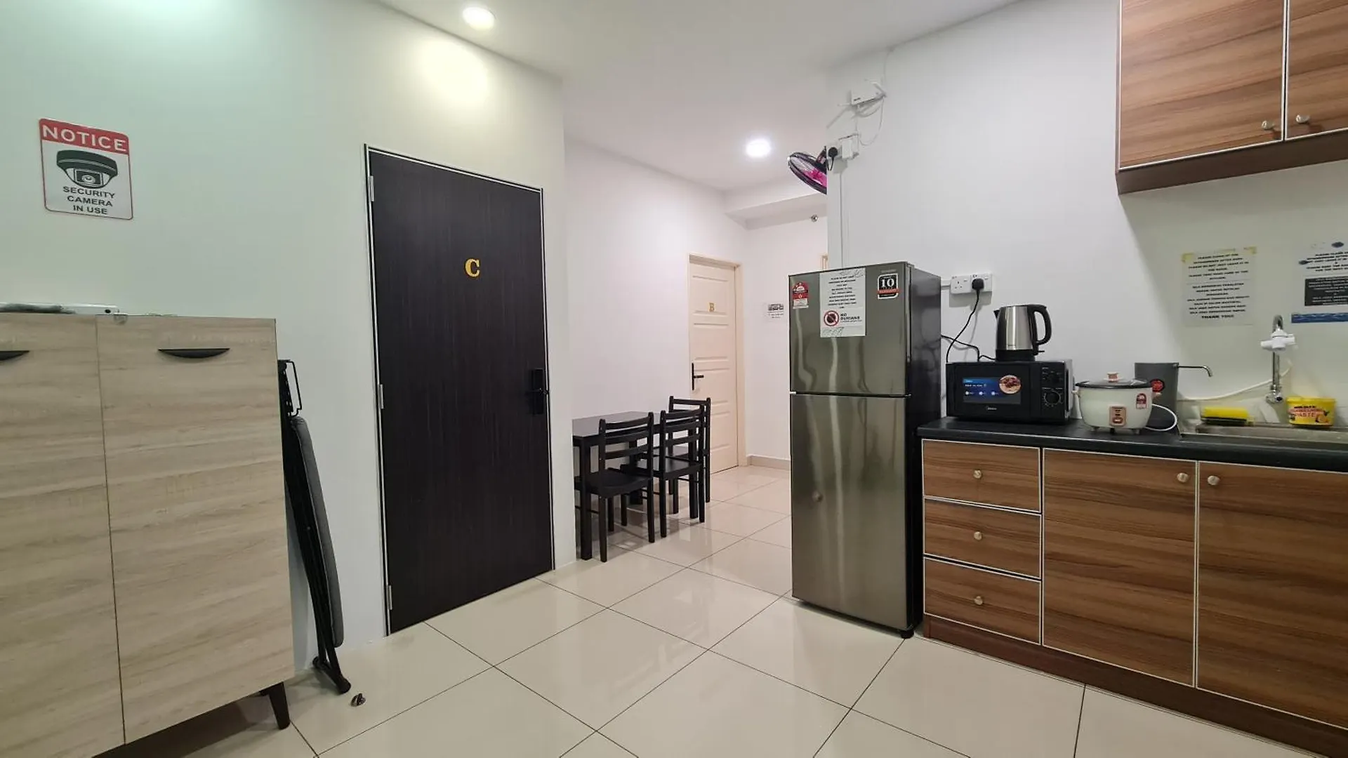 Rooms At Mansion One, Shared Apartment Only George Town