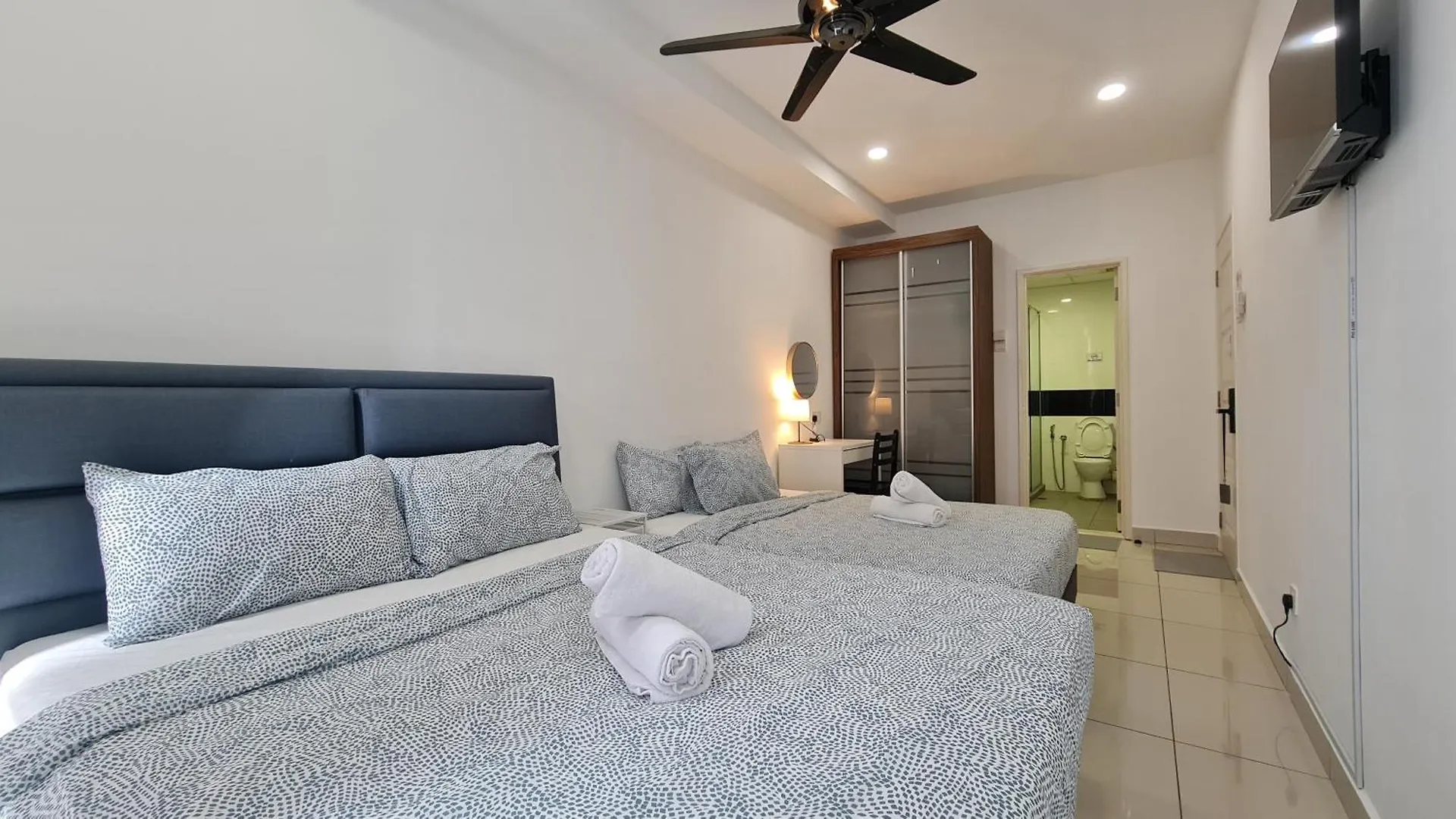 Rooms At Mansion One, Shared Apartment Only George Town Privat bolig