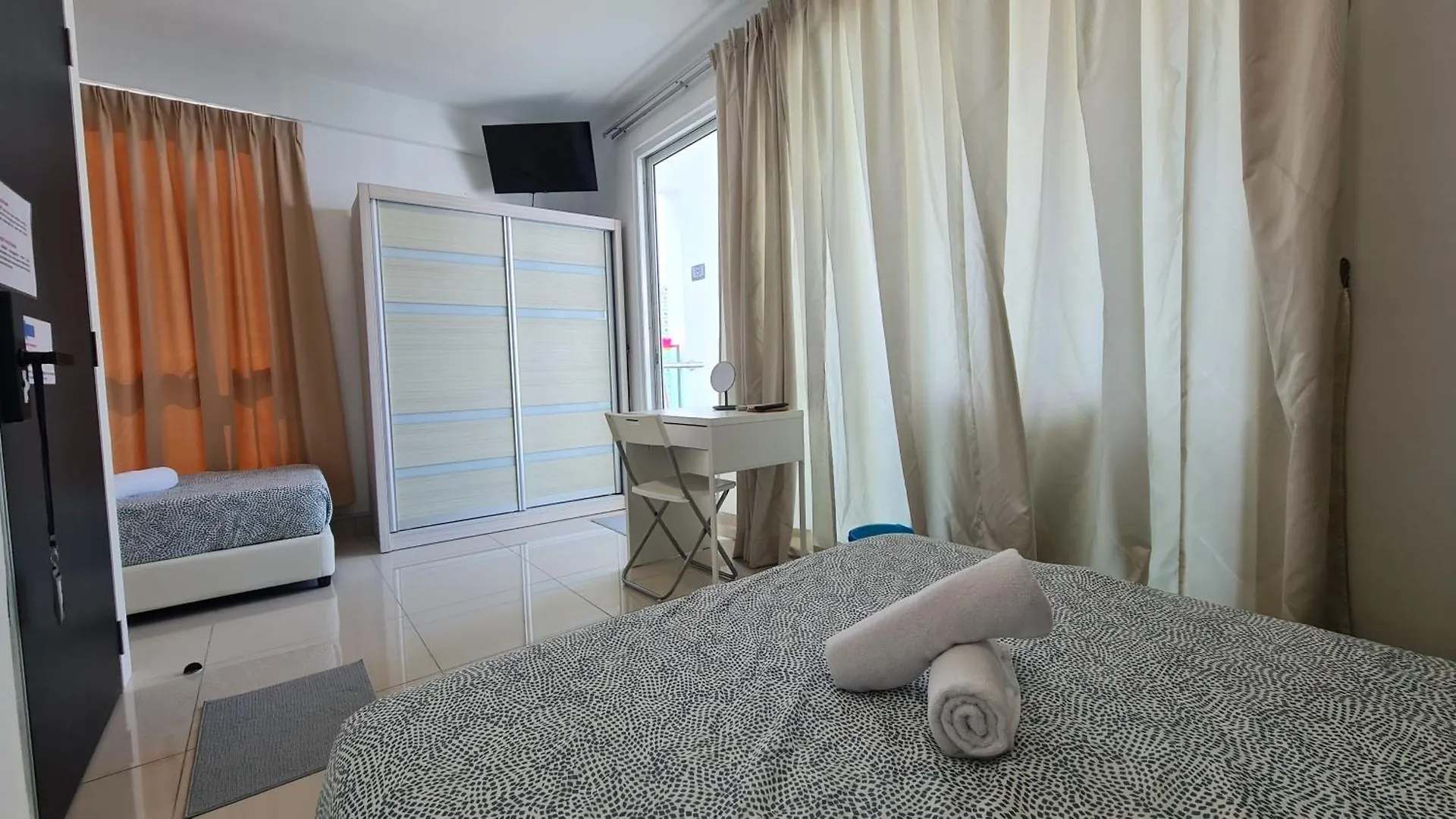 Rooms At Mansion One, Shared Apartment Only George Town Privat bolig