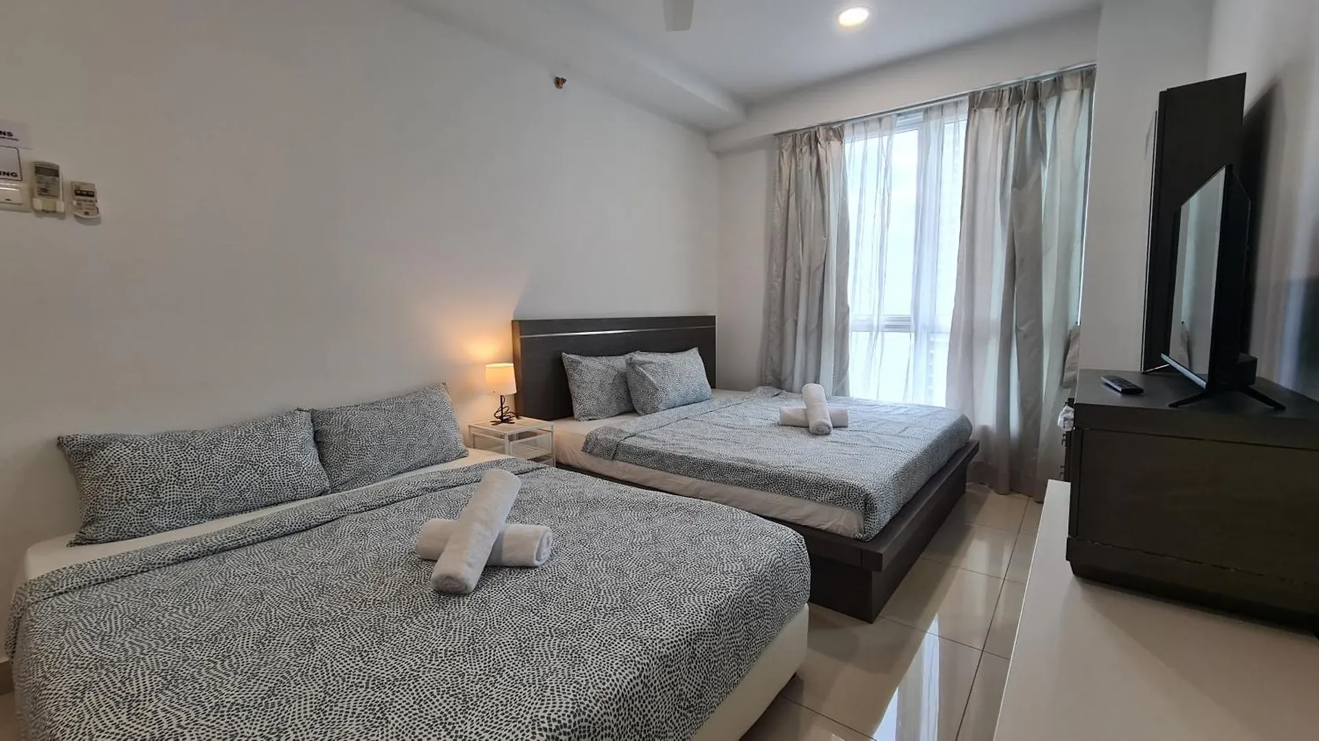 Rooms At Mansion One, Shared Apartment Only George Town