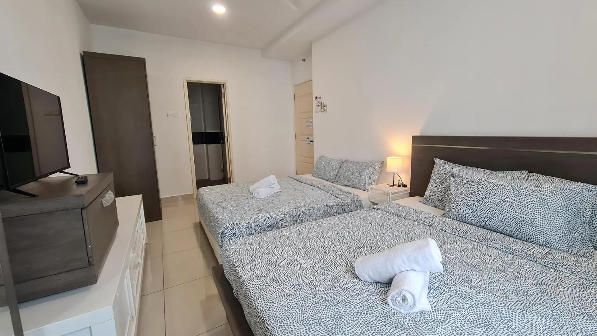 Rooms At Mansion One, Shared Apartment Only George Town Privat bolig