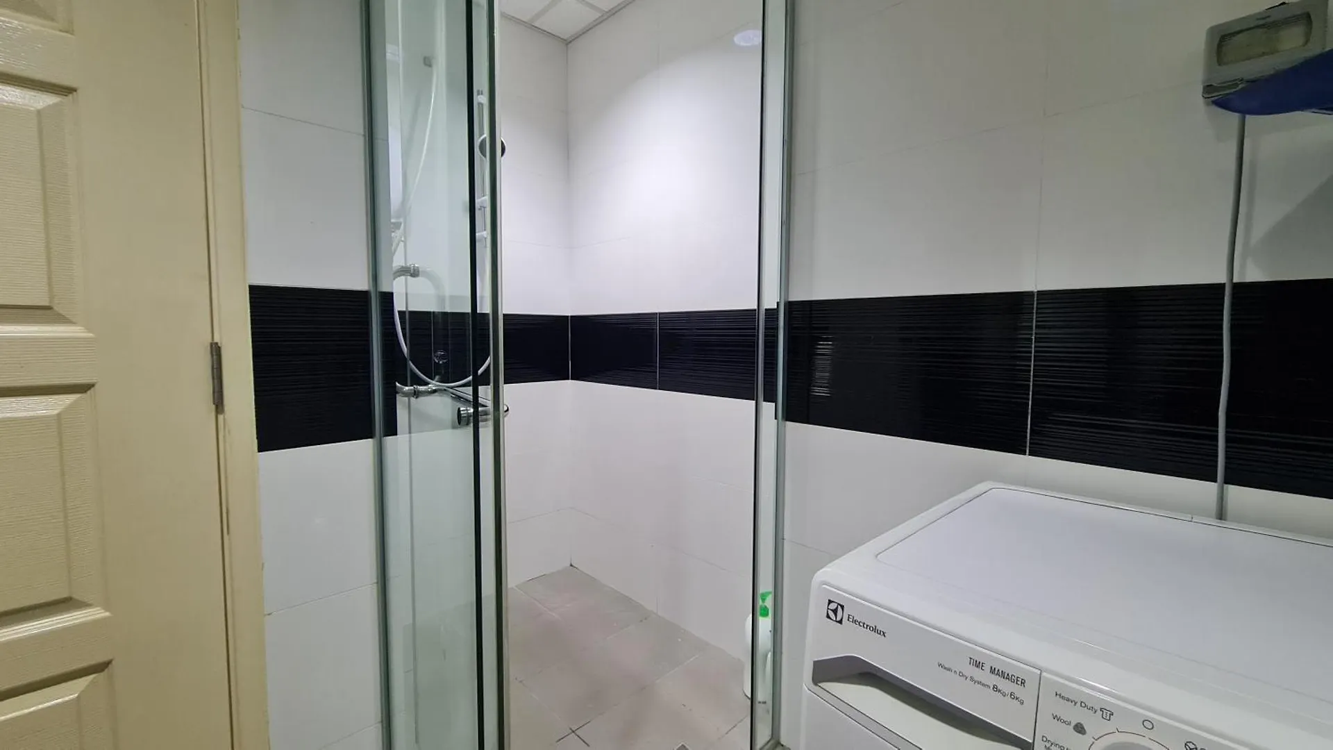 Rooms At Mansion One, Shared Apartment Only George Town
