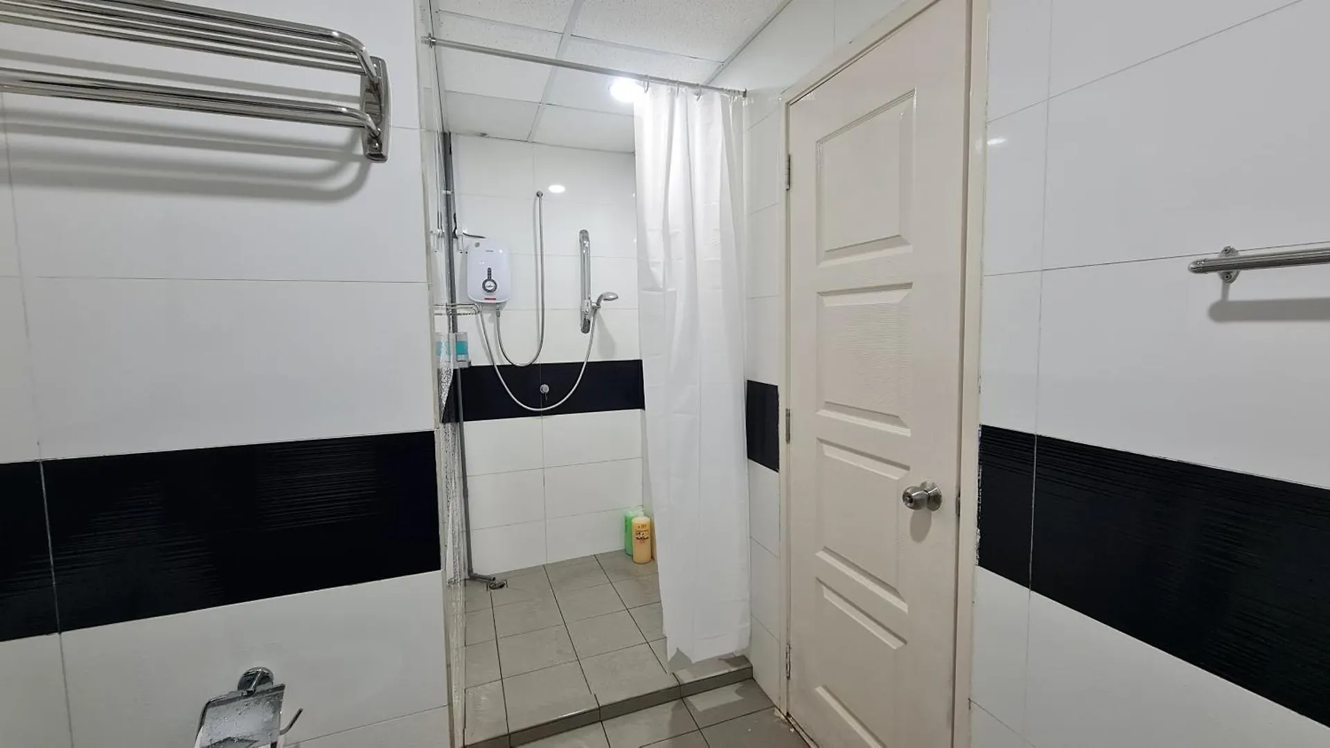 Rooms At Mansion One, Shared Apartment Only George Town Privat bolig